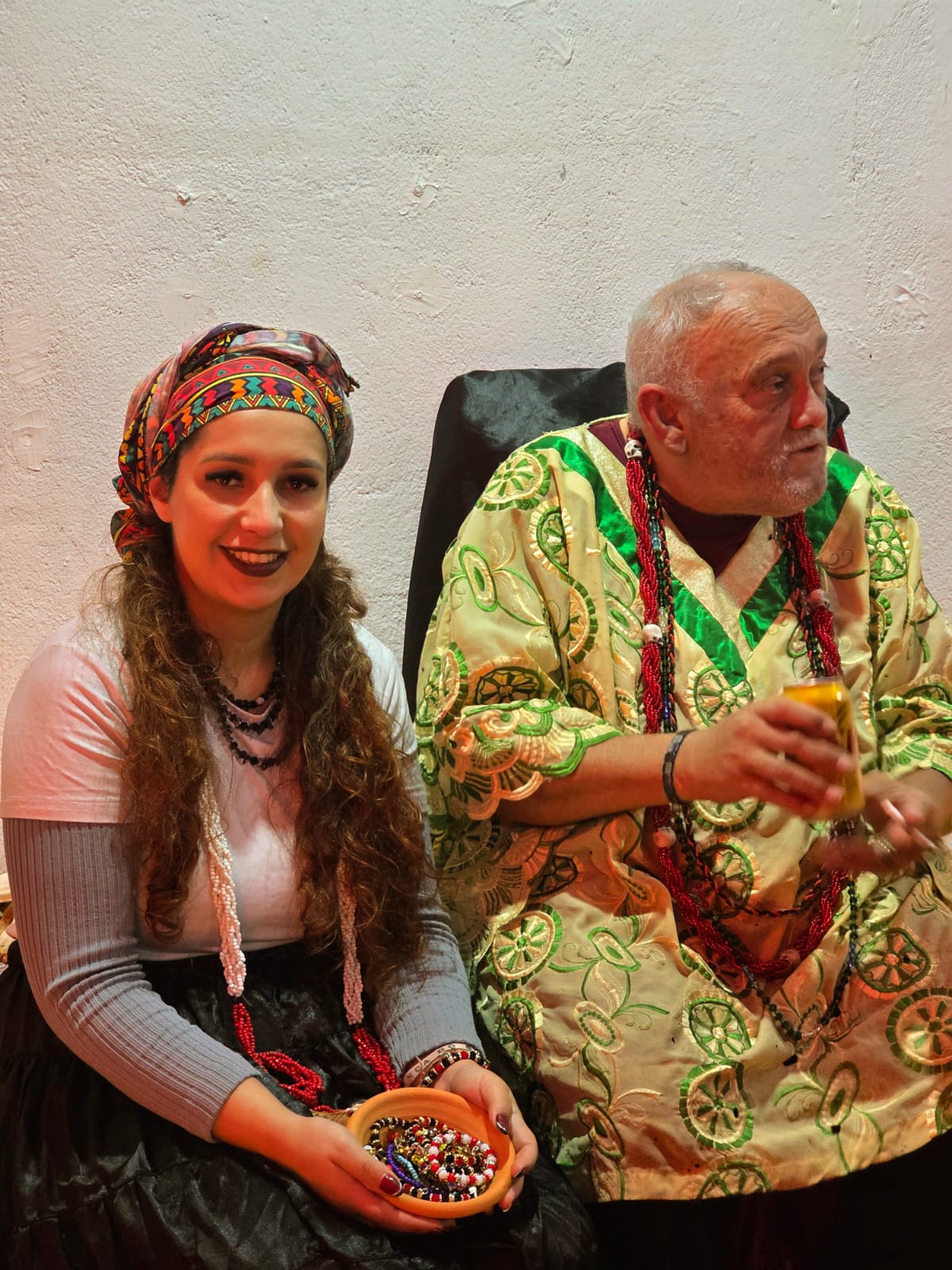 Fernanda e Pai Cláudio de Xangô Baru no terreiro